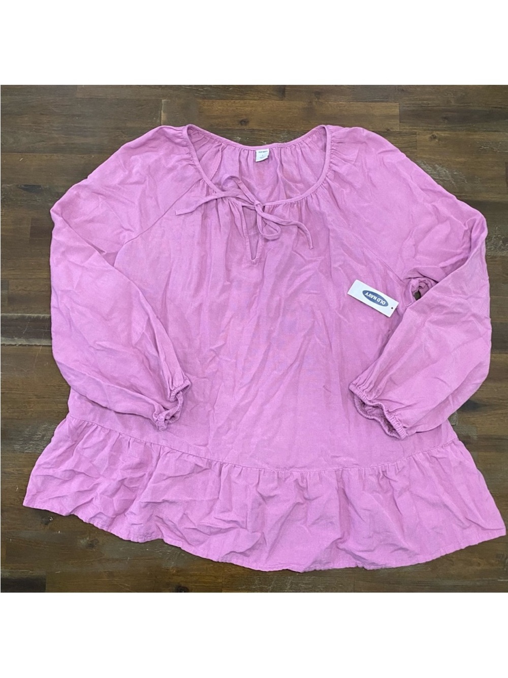 ✅ Old Navy light pink long sleeve top. Bracelet cuffs. Tie front. NEW